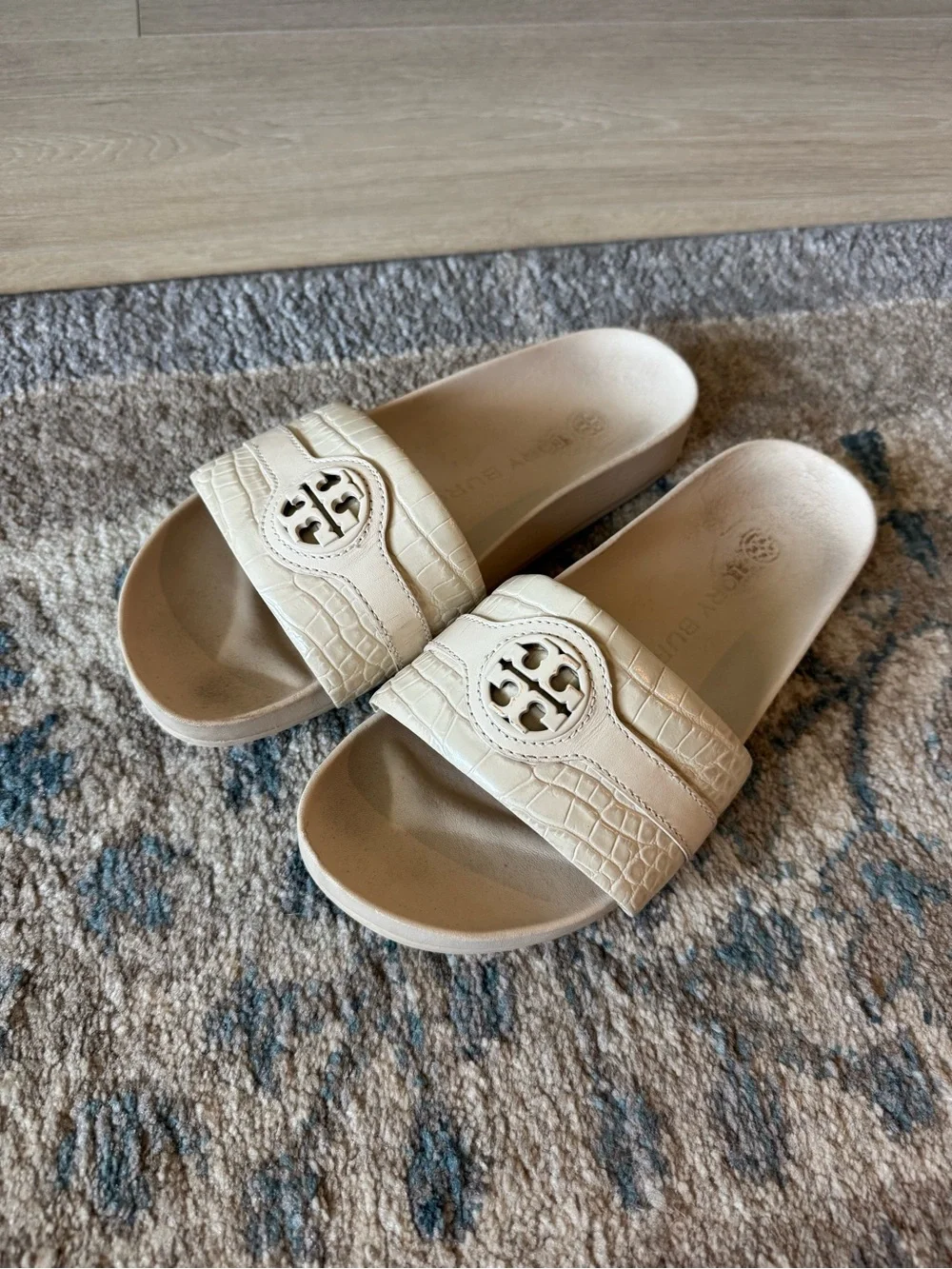 Tory Burch reposhing this